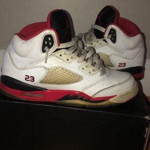 Jordan retro 5. Fire red